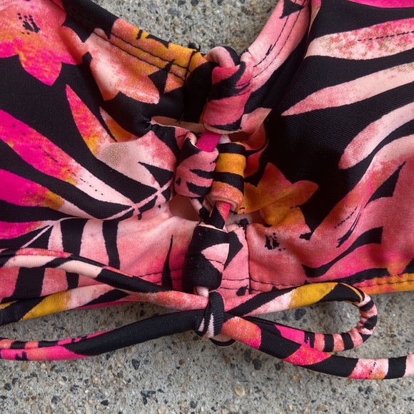 size medium bikini top - Picture 3 of 3